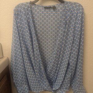 Dazzling like new Halogen top